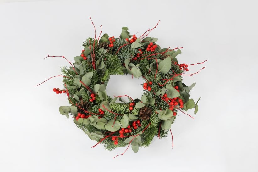 Picture of Abies nobilis with decoration 4 (with berries/pine cone) 28-30CM-WREATH-HALF