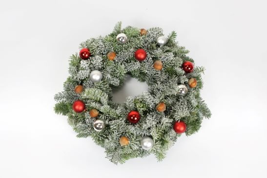 Picture of Abies nobilis with decoration 7 (with snow/christmas balls) 28-30CM-WREATH-HALF